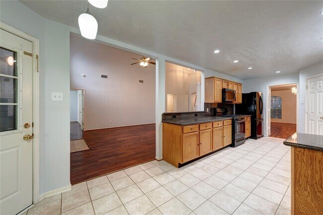 Building Photo - 2306 Millerton Ln