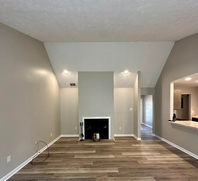 Building Photo - 3353 Kenesaw Dr