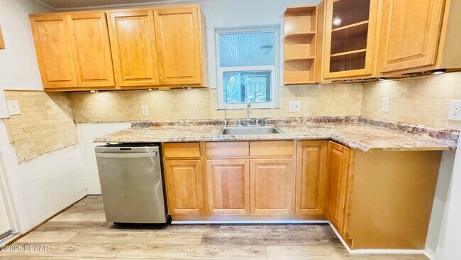 Building Photo - 215 Glenview Blvd