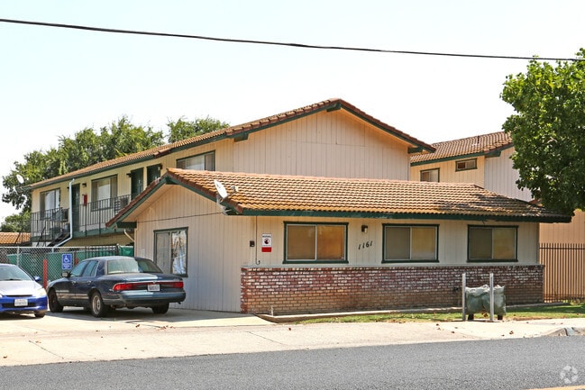 Building Photo - Evergreen Apartments