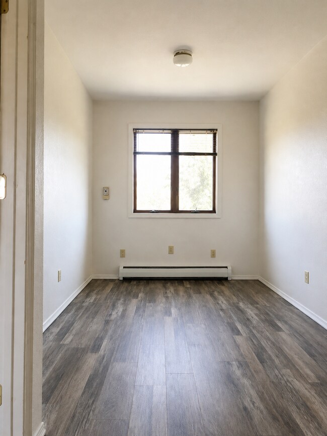 Building Photo - 916 Montana St