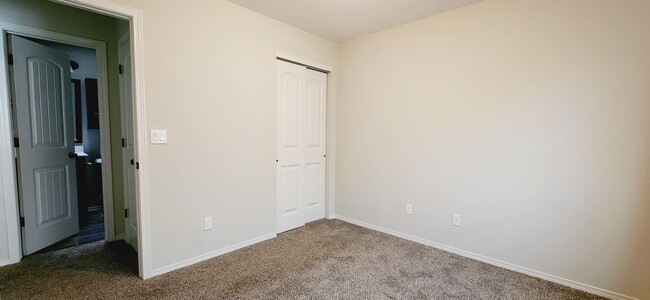 Building Photo - Stunning 4 bedroom, 2 bath home in East El Paso!