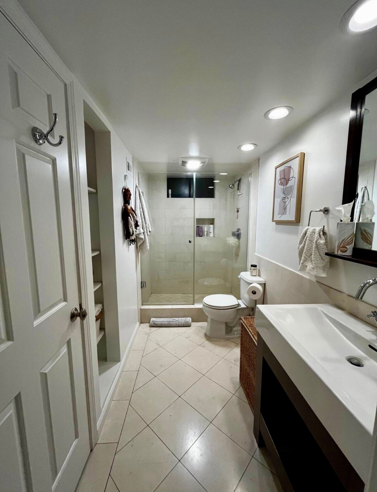 Full Bath - 10926 Bluffside Dr