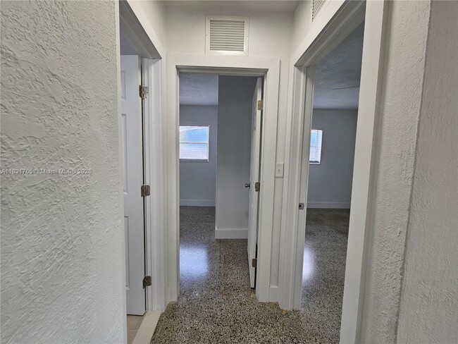 Building Photo - 1112 NW 15th Ave