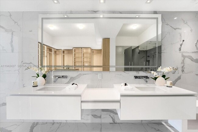 Building Photo - 5500 Island Estates Dr