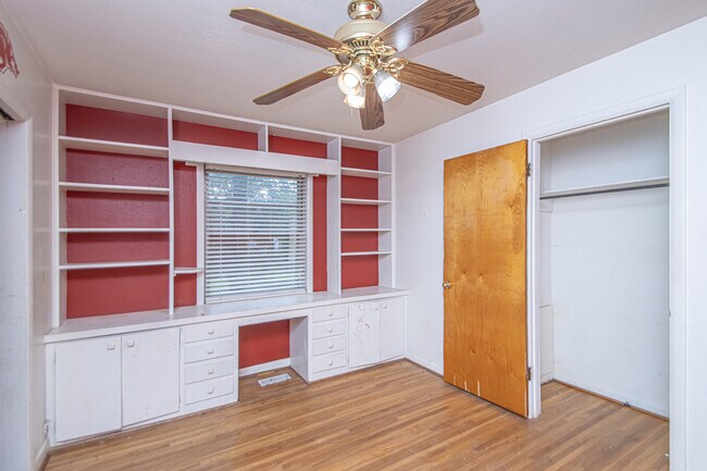 Building Photo - 3813 Hillside Dr