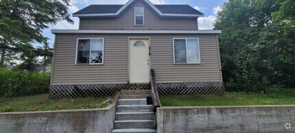 Building Photo - 3 Bedroom Property
