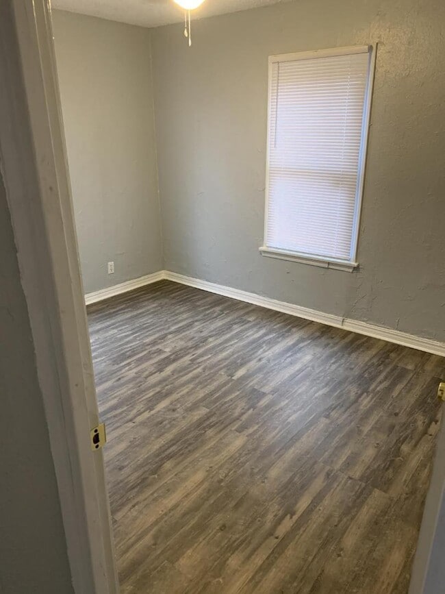 Building Photo - 512 Morrison Ave