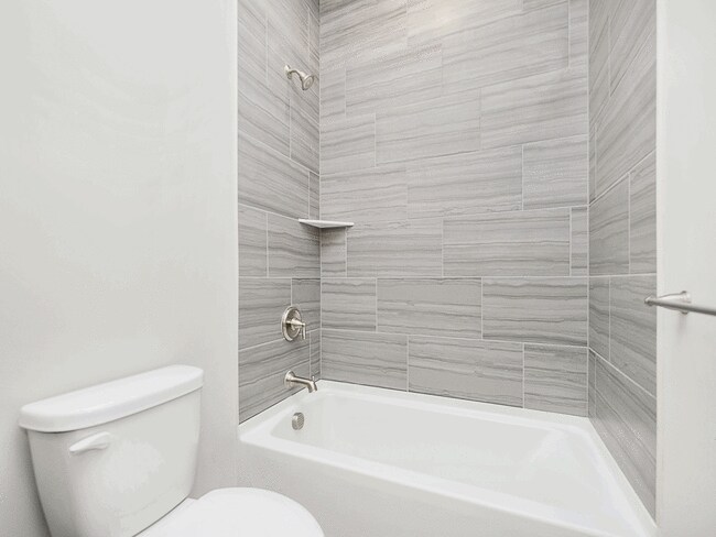 Building Photo - 14755 Legacy Oaks Dr