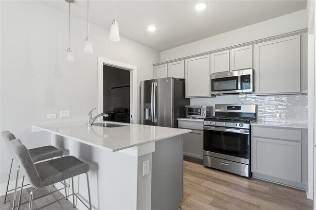 Building Photo - 135A Pinnacle Ln