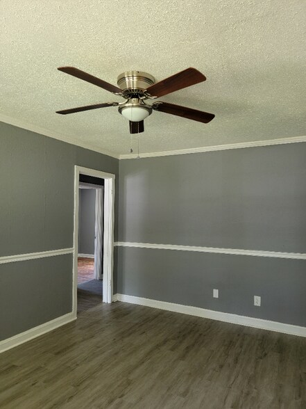 Building Photo - 2306 6th St