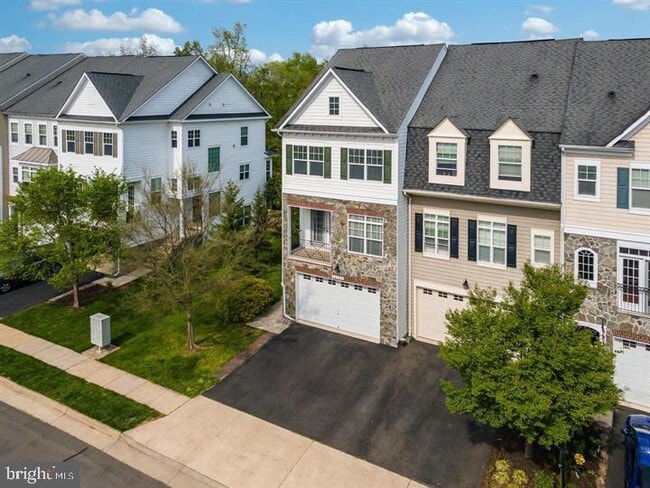 Building Photo - 14160 Catbird Dr