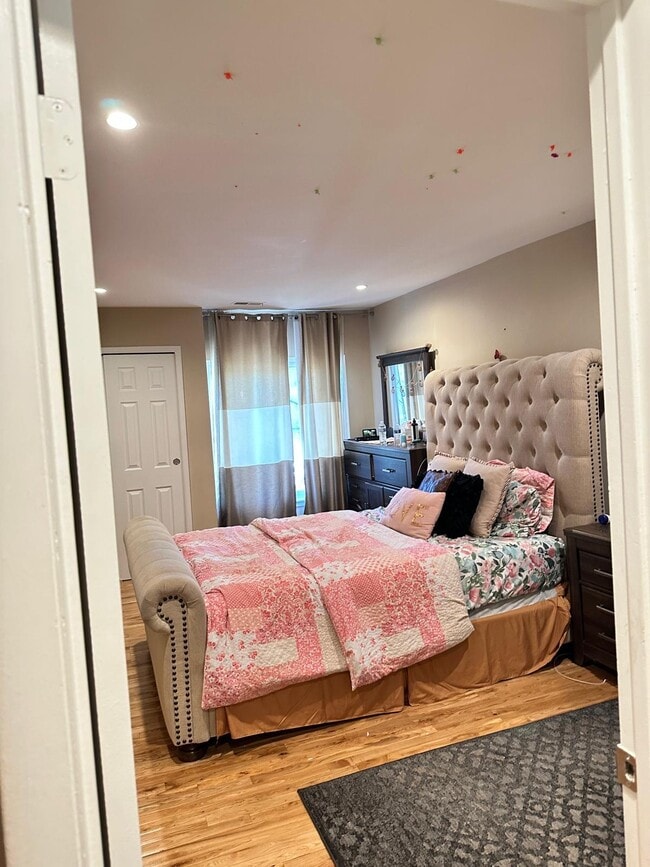 Building Photo - 4933 Casimir St