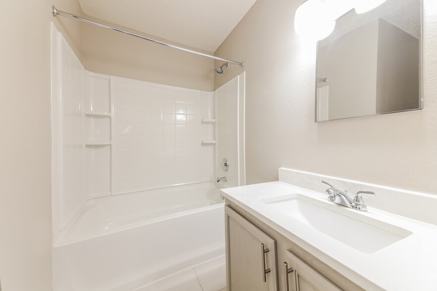 Building Photo - 16113 Windsong Ct
