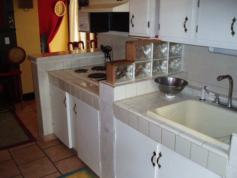 KITCHENET - 19364 Powell Rd