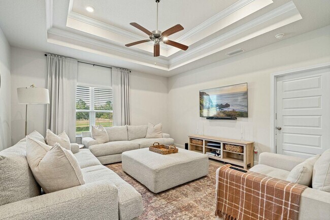 Building Photo - Modern Comfort Meets Scenic Serenity – 4 B...