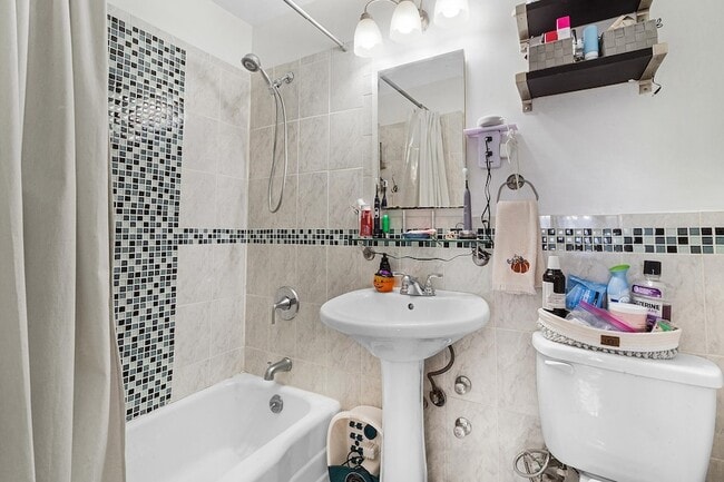 Building Photo - 10 Huron Ave