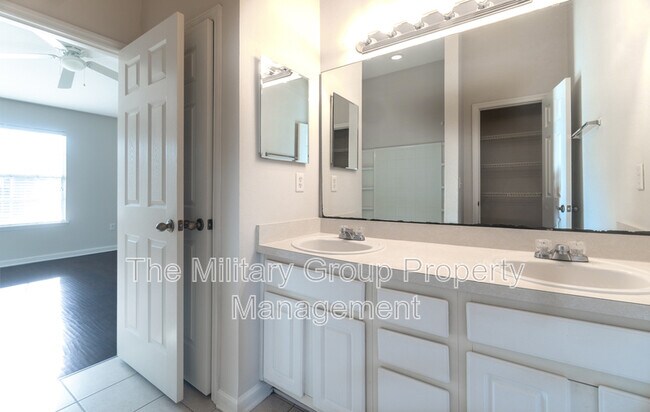 Building Photo - 710 Crystal Way