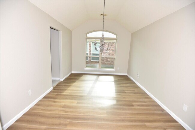 Building Photo - 9944 Western Ridge Way