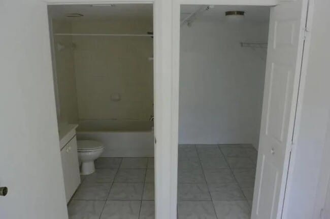 Building Photo - 925 NE 34th Ave