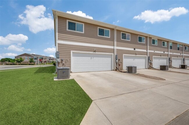 Building Photo - 3537 Brentwood Dr