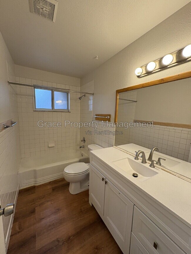 Building Photo - 1540 E 112th Pl