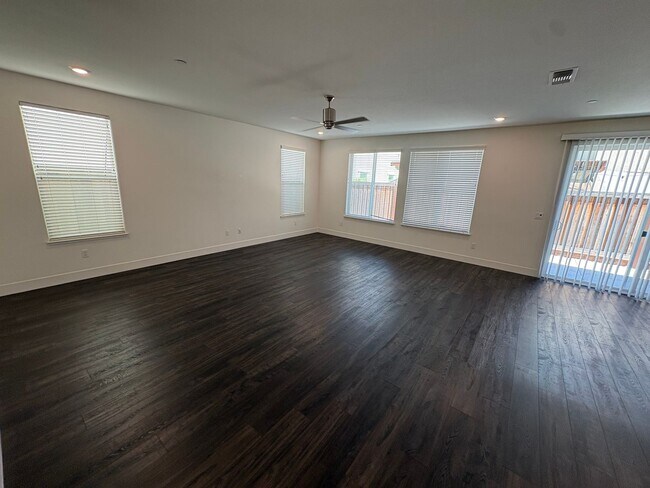 Building Photo - Beautiful 4 Bed 3 Full Bath Home with Solar in Brentwood
