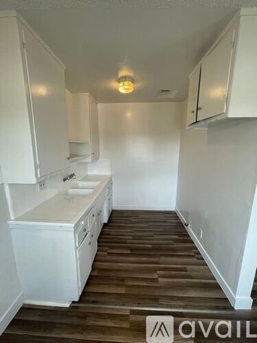 Building Photo - 916 W 84th St