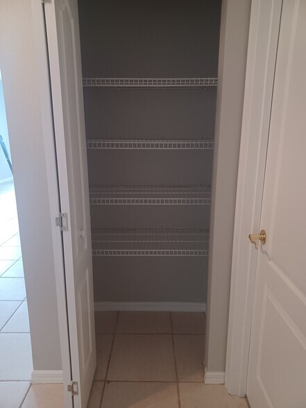 Building Photo - 2250 Candlewood Ln E