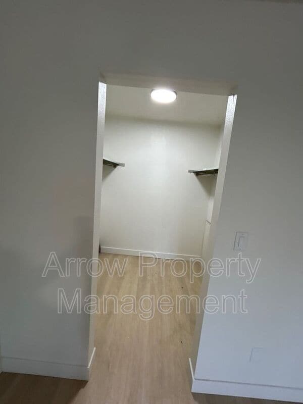 Building Photo - 215 E Arbor Ave