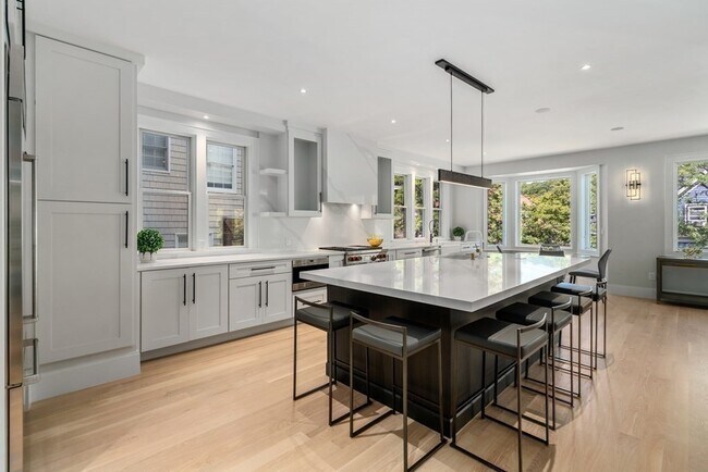 Building Photo - 89 University Rd