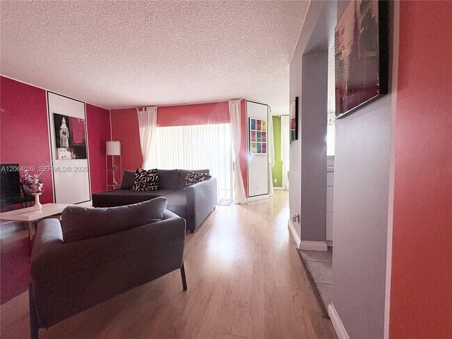 Building Photo - 929 Coral Club Dr