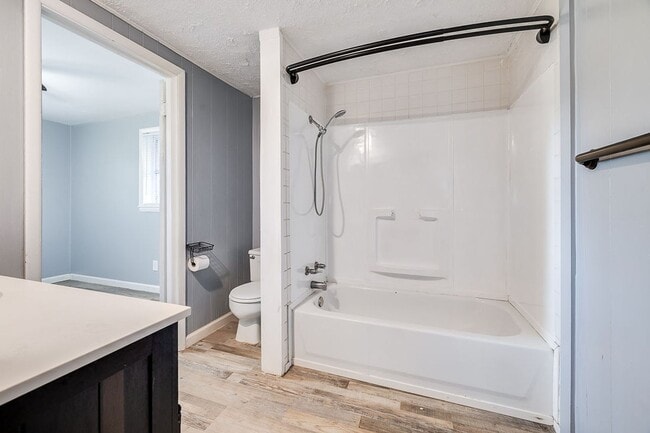 Building Photo - Charming 3-Bedroom 1.5 Bath Cottage-Style Bungalow with Open Floorplan and Kitchen Island