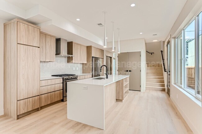 Building Photo - 2321 S High St