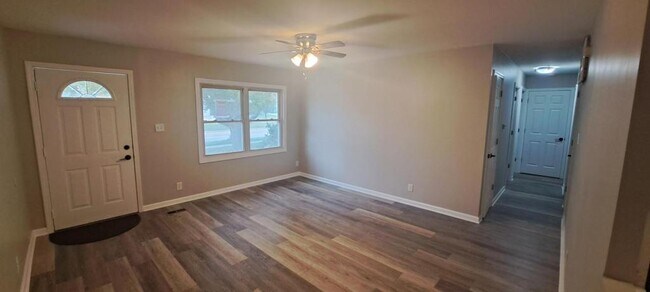 Building Photo - 423 S Park Blvd