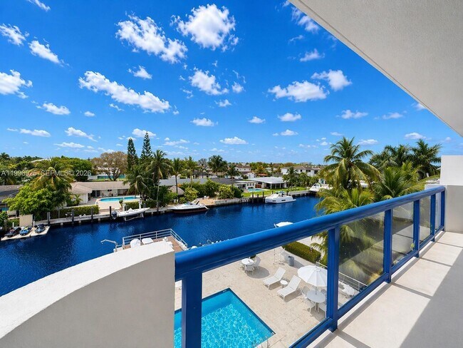 Building Photo - 2370 NE 135th St