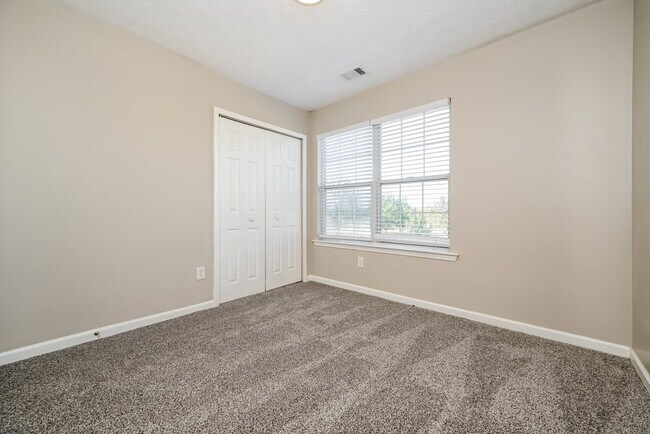 Building Photo - 413 Grove Park Dr