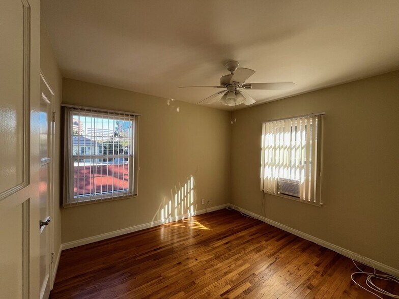 Building Photo - 126 N Maple St