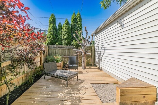 Building Photo - 343 E Royal Forest Blvd