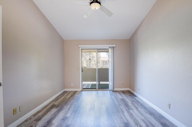 Building Photo - 448 Tava Ln
