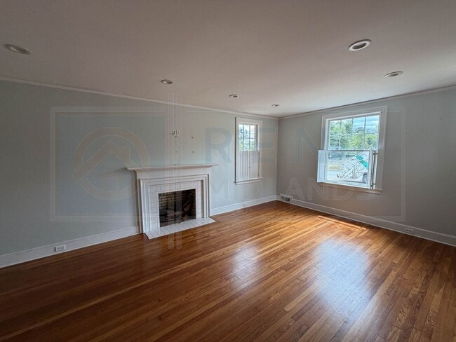Building Photo - 3925 Rosewood Dr