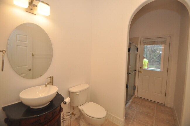 Building Photo - 12 Clementina Ct