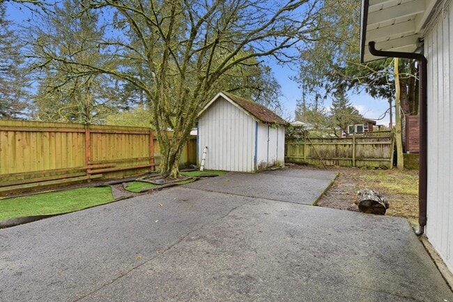 Building Photo - 3Bd/1.75Ba Bellevue House