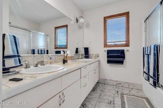 Building Photo - 475 Long Ave