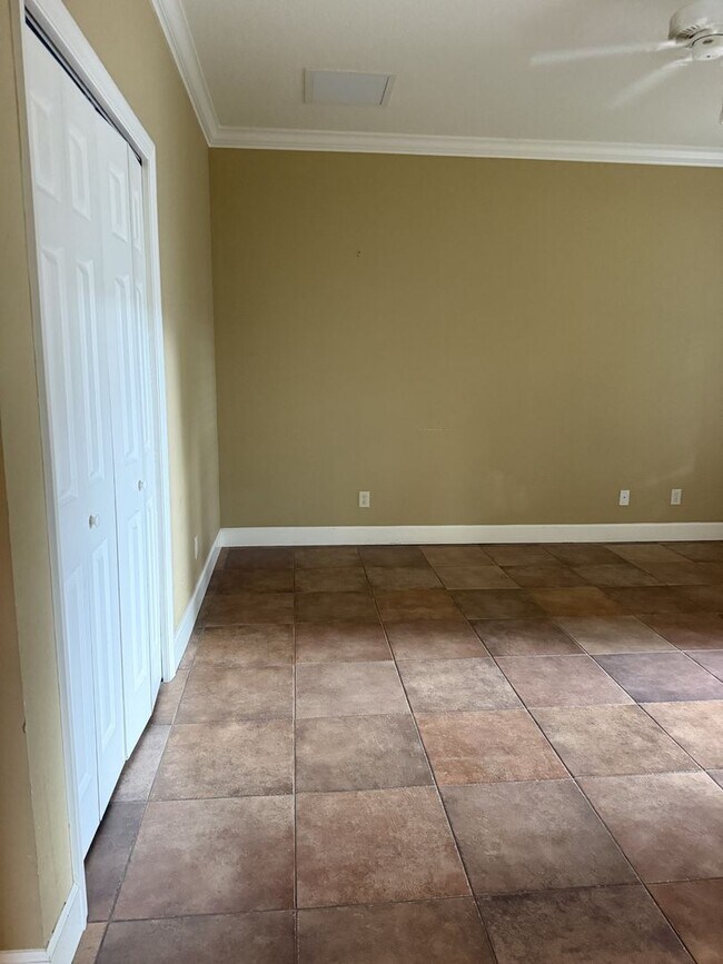 Building Photo - Single Family Home