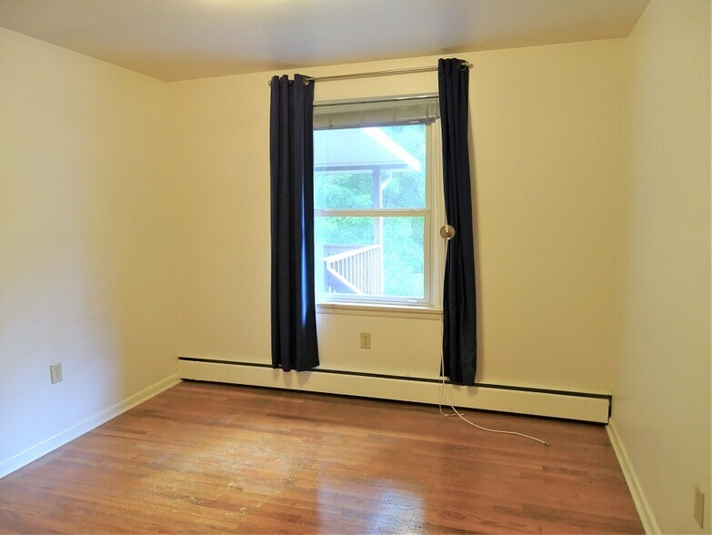 Building Photo - 437 S 9th St