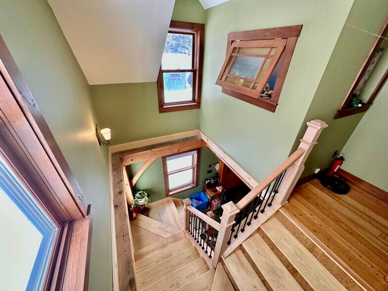 Building Photo - 475 Black Bear Holw