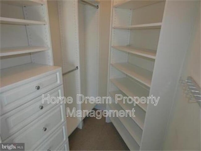 Building Photo - 2465 Army Navy Dr