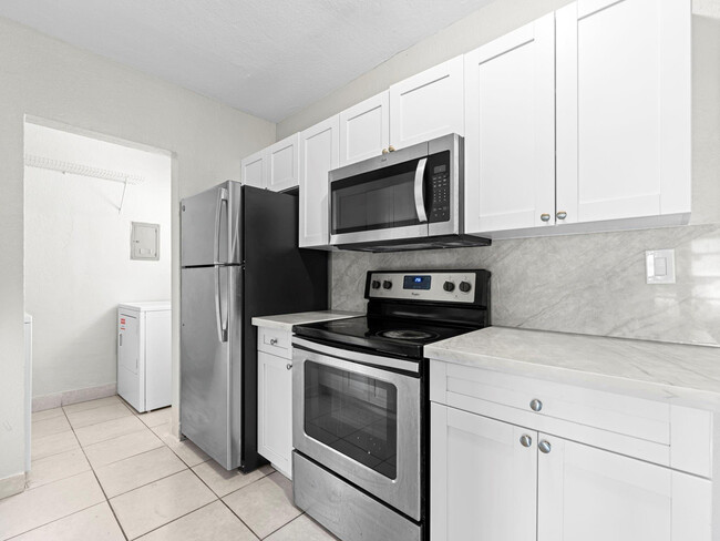 Building Photo - 21200 NE 12th Ct