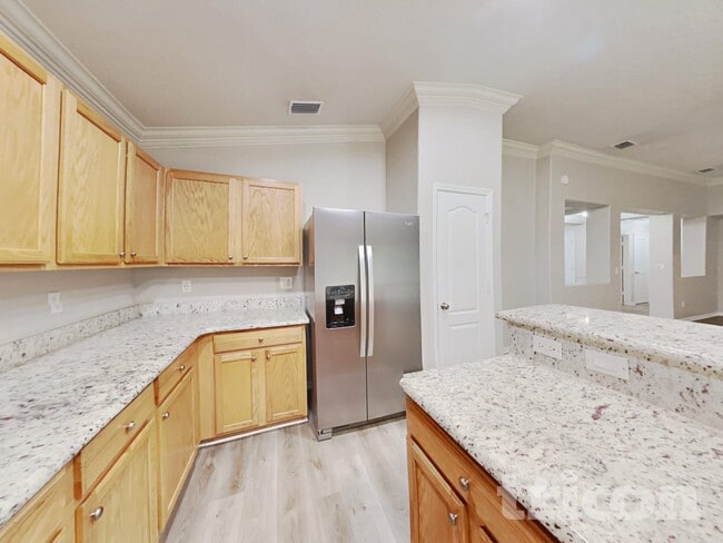Building Photo - 757 Martin Lakes Dr E